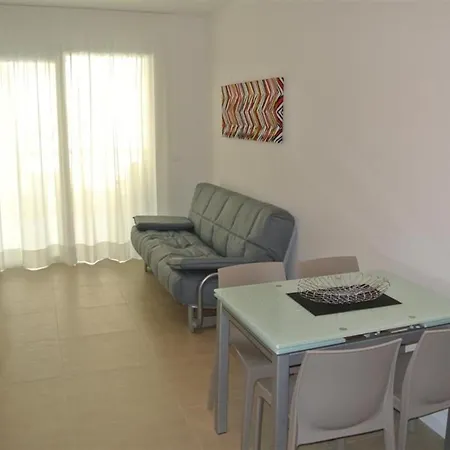 Apartament Cozy Flat 200 M From The
